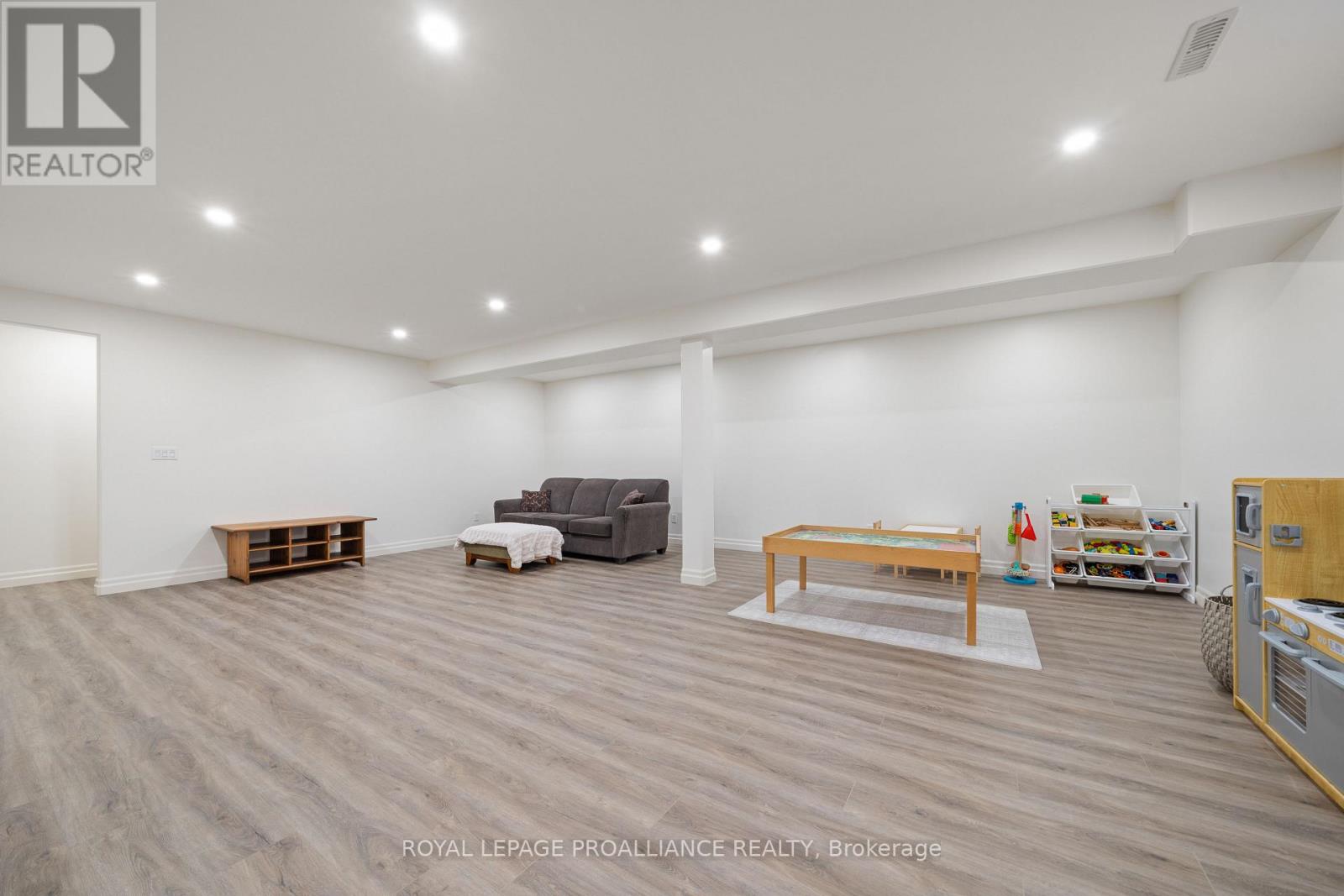 16 Hummingbird Drive, Belleville, Ontario K8N 0H7 - Photo 27 - X12516292