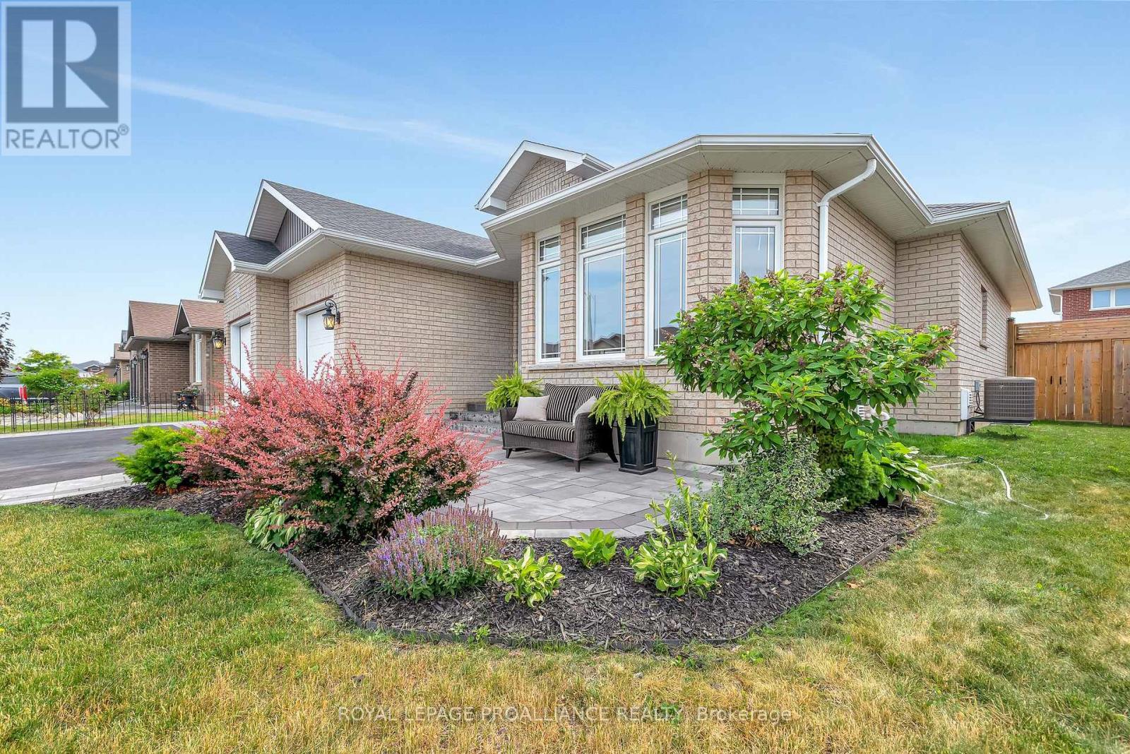 16 Hummingbird Drive, Belleville, Ontario K8N 0H7 - Photo 3 - X12516292