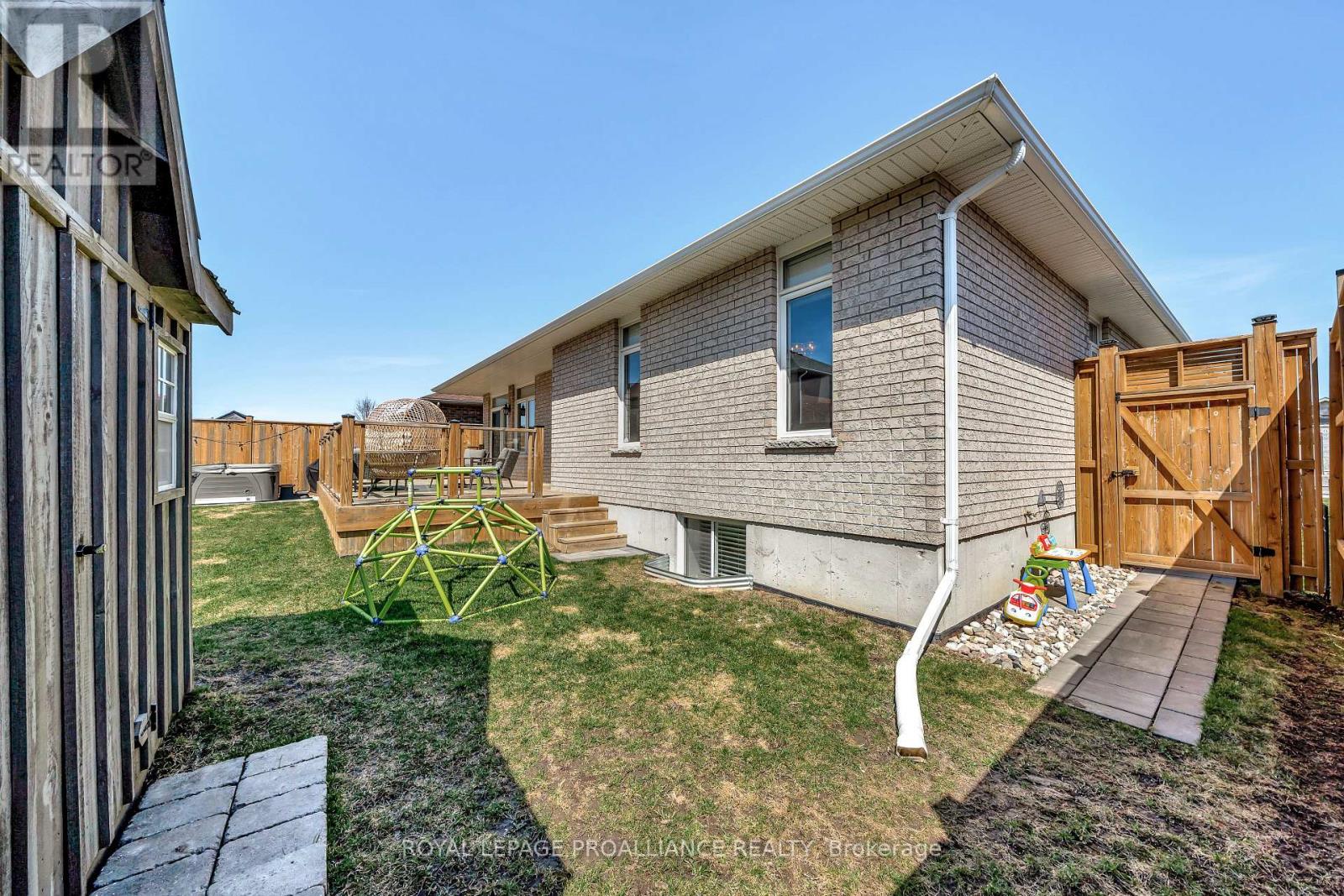16 Hummingbird Drive, Belleville, Ontario K8N 0H7 - Photo 39 - X12516292