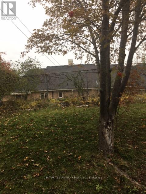 1205 Huntington Circle, Peterborough, Ontario K9K 2B8 - Photo 3 - X12516332