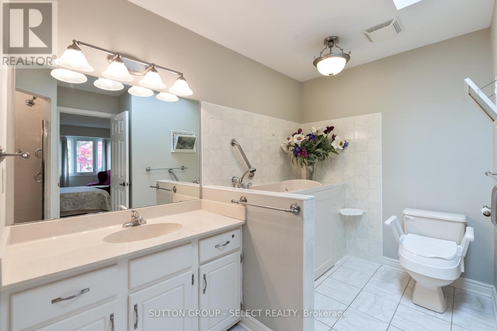 28 - 163 Pine Valley Drive, London South, Ontario  N6J 4R4 - Photo 10 - X12516114