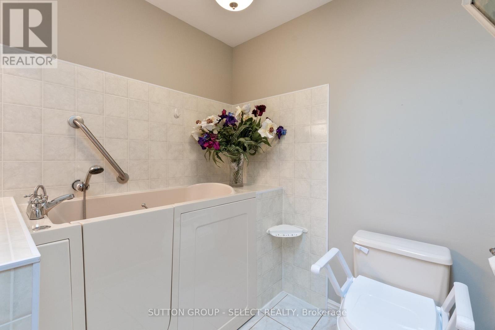 28 - 163 Pine Valley Drive, London South, Ontario  N6J 4R4 - Photo 11 - X12516114