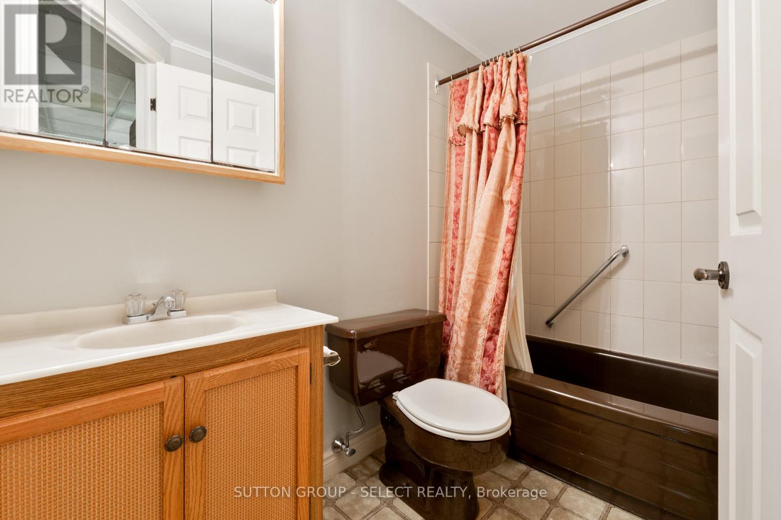 28 - 163 Pine Valley Drive, London South, Ontario  N6J 4R4 - Photo 33 - X12516114