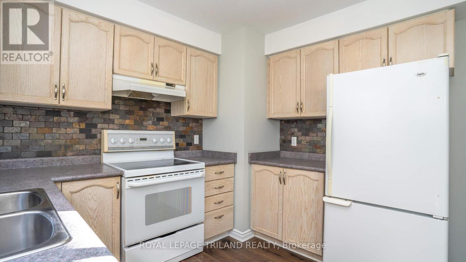 223 Simpson Crescent, London East, Ontario  N5V 5E1 - Photo 11 - X12516142