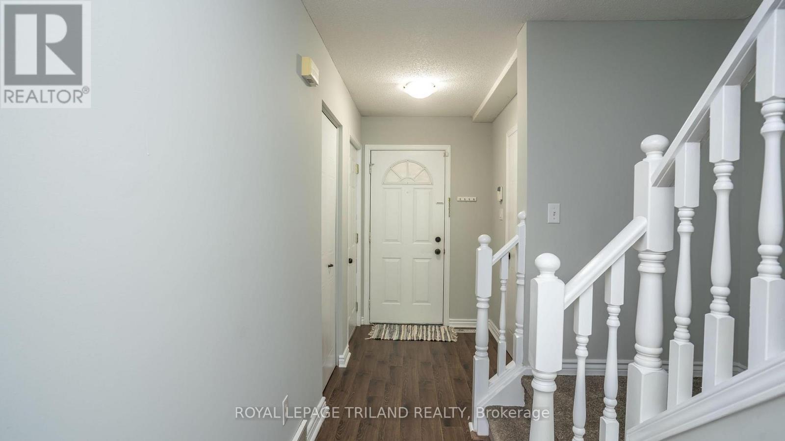 223 Simpson Crescent, London East, Ontario  N5V 5E1 - Photo 4 - X12516142