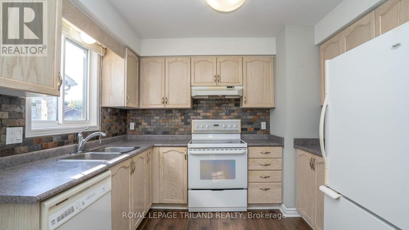 223 Simpson Crescent, London East, Ontario  N5V 5E1 - Photo 9 - X12516142