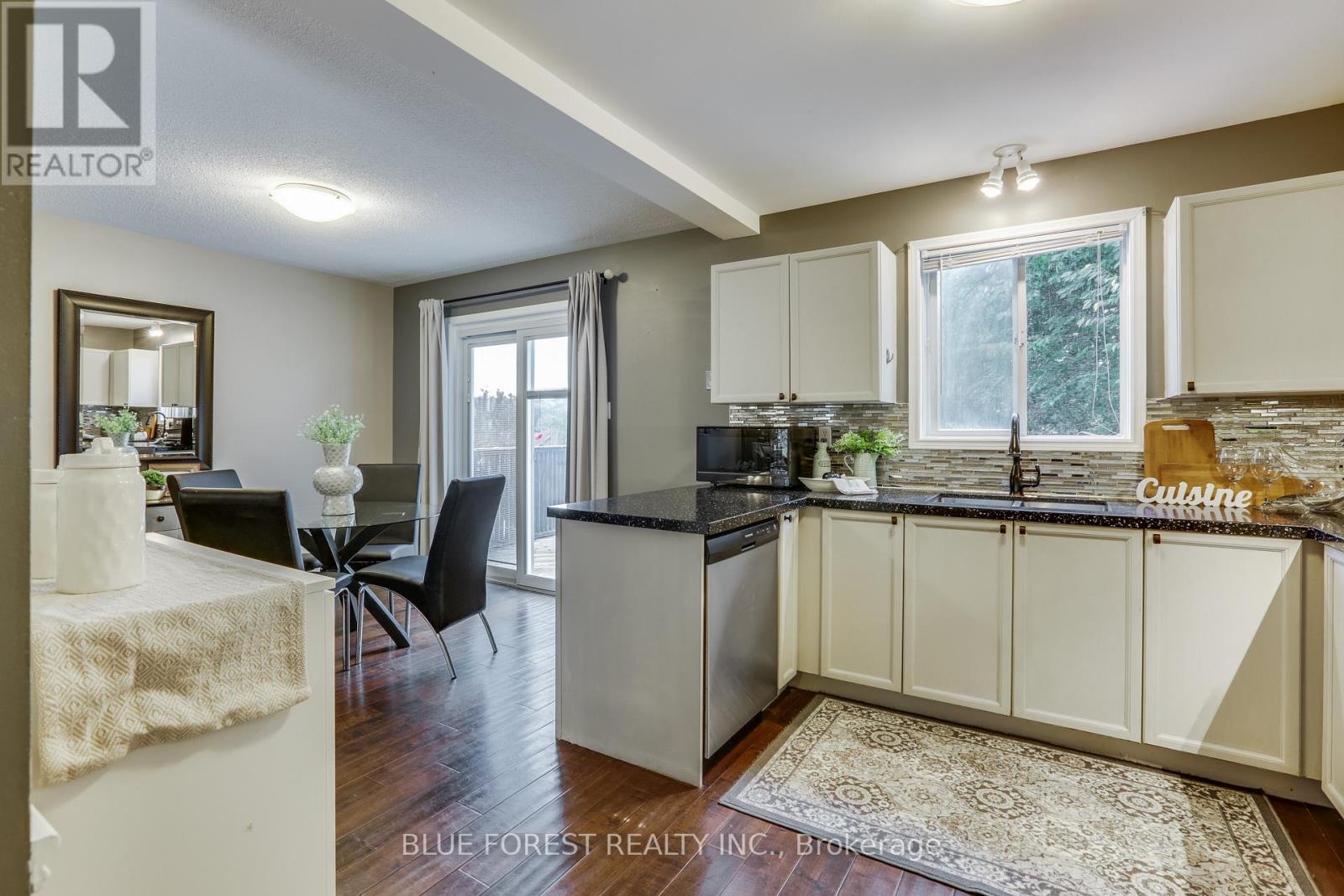 27 Loggers Grove, London East, Ontario  N5W 5Y9 - Photo 10 - X12516210