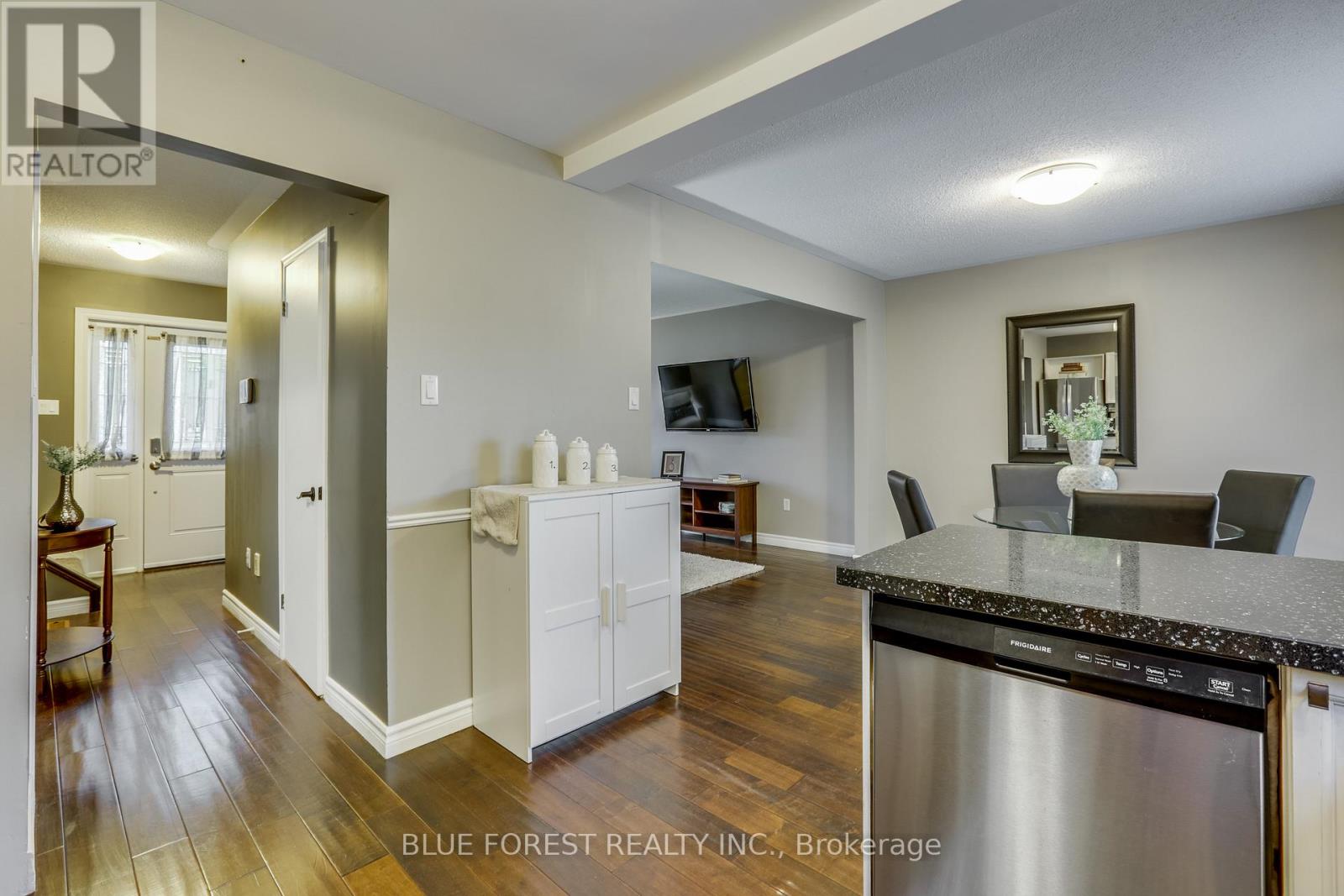 27 Loggers Grove, London East, Ontario  N5W 5Y9 - Photo 11 - X12516210