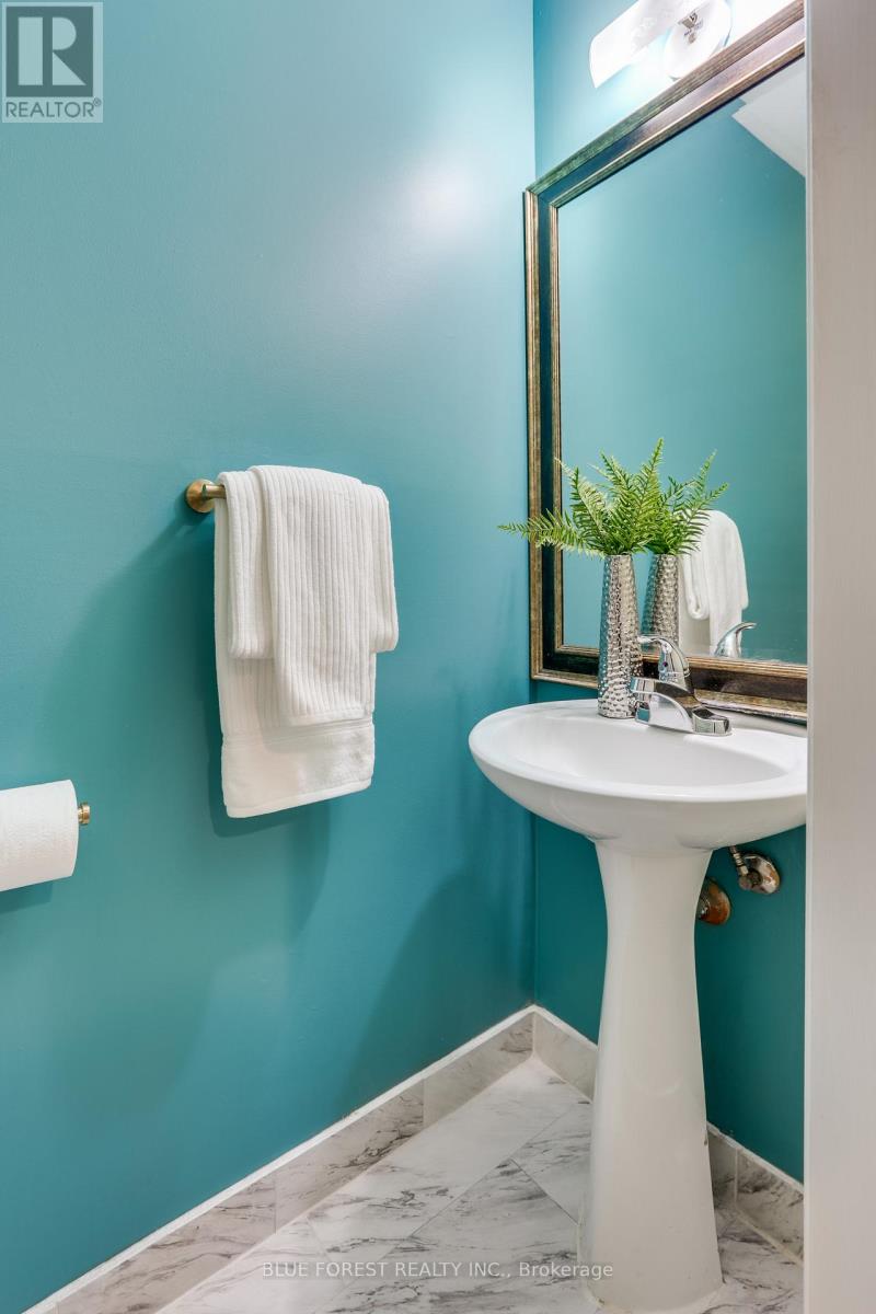 27 Loggers Grove, London East, Ontario  N5W 5Y9 - Photo 12 - X12516210