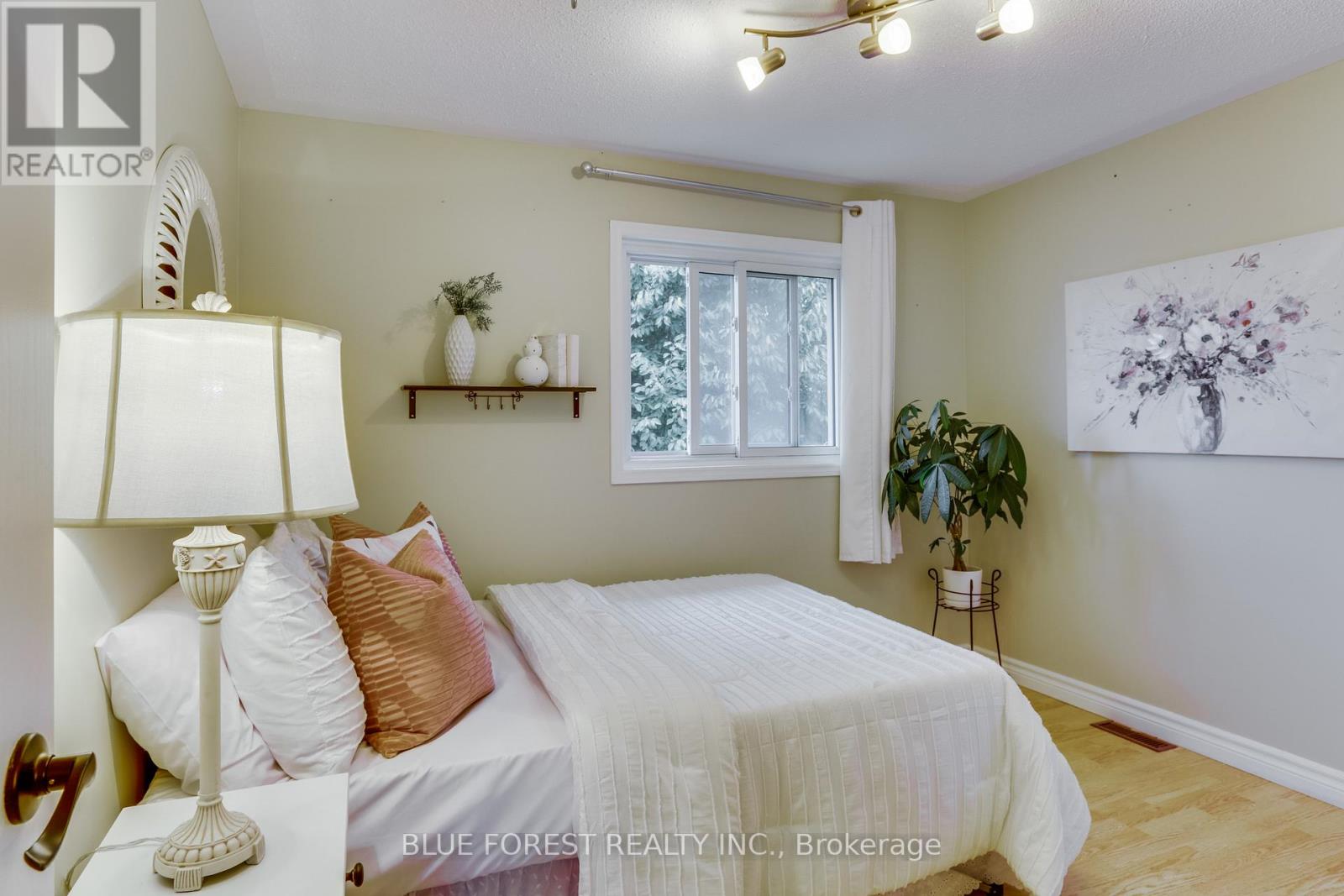 27 Loggers Grove, London East, Ontario  N5W 5Y9 - Photo 13 - X12516210