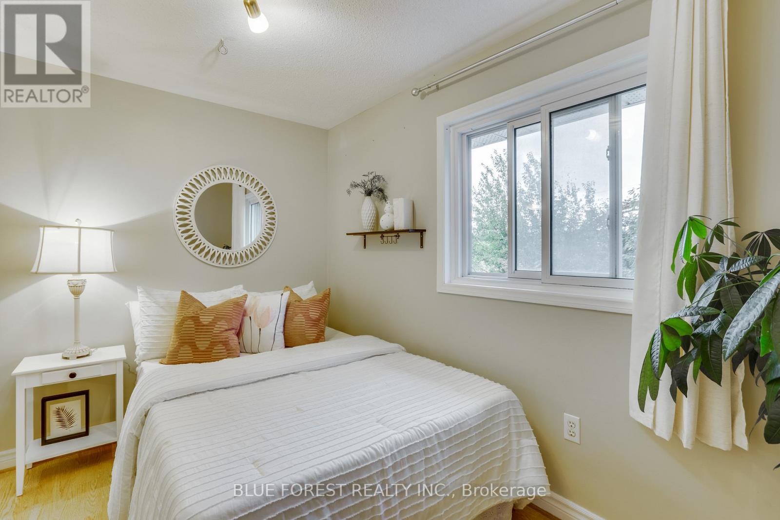 27 Loggers Grove, London East, Ontario  N5W 5Y9 - Photo 14 - X12516210