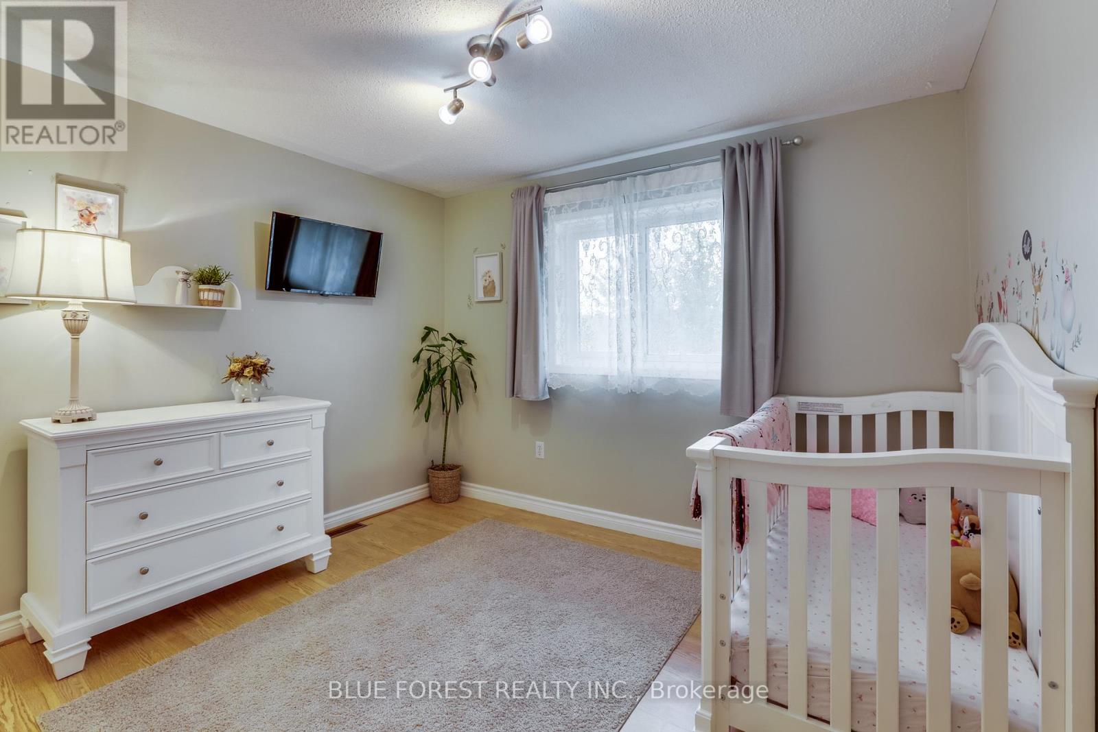 27 Loggers Grove, London East, Ontario  N5W 5Y9 - Photo 16 - X12516210