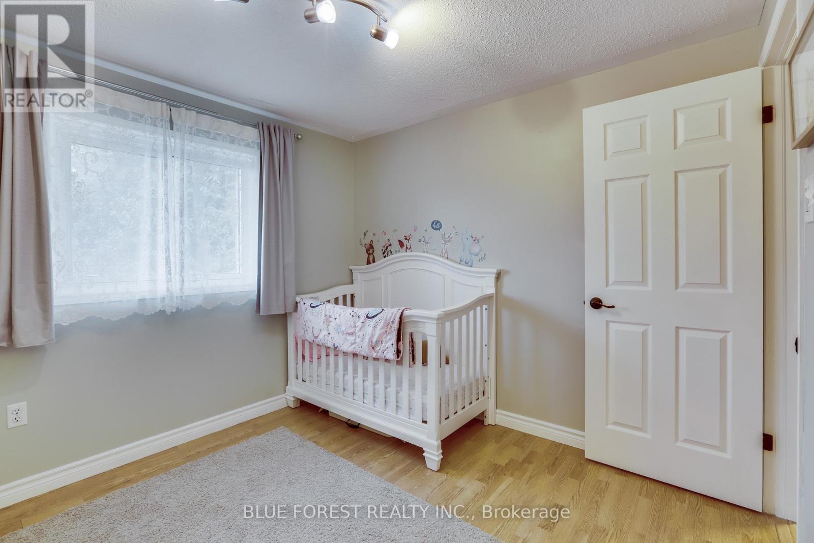 27 Loggers Grove, London East, Ontario  N5W 5Y9 - Photo 17 - X12516210