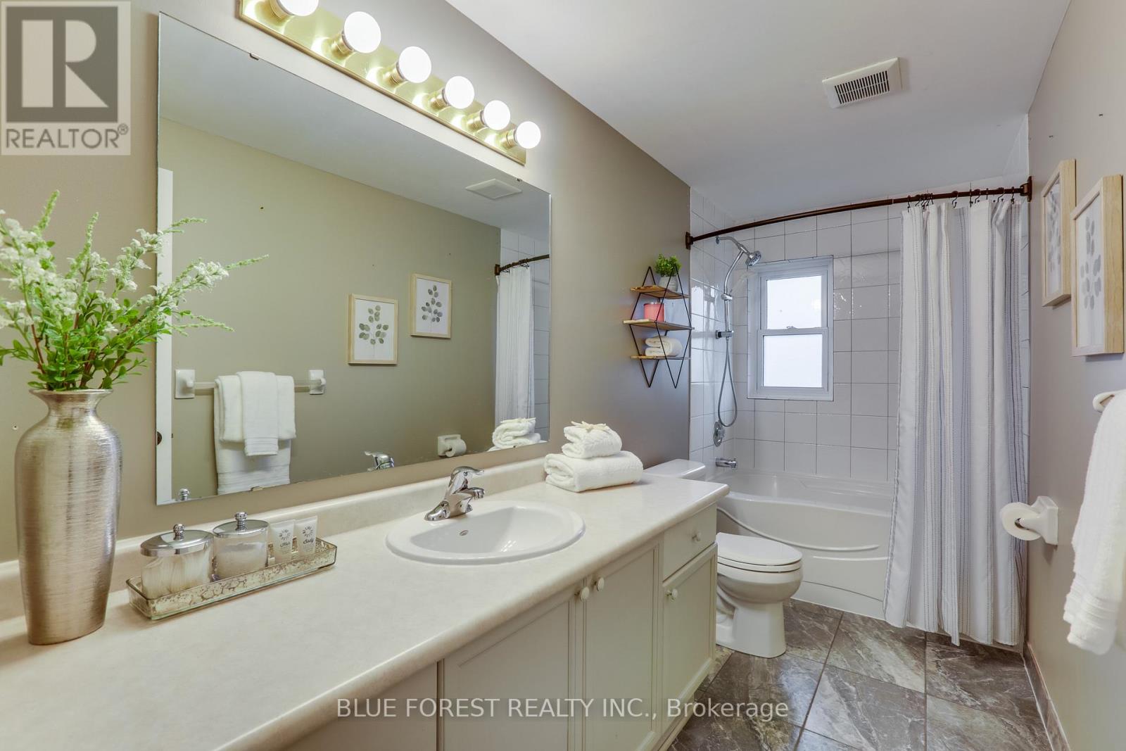 27 Loggers Grove, London East, Ontario  N5W 5Y9 - Photo 19 - X12516210