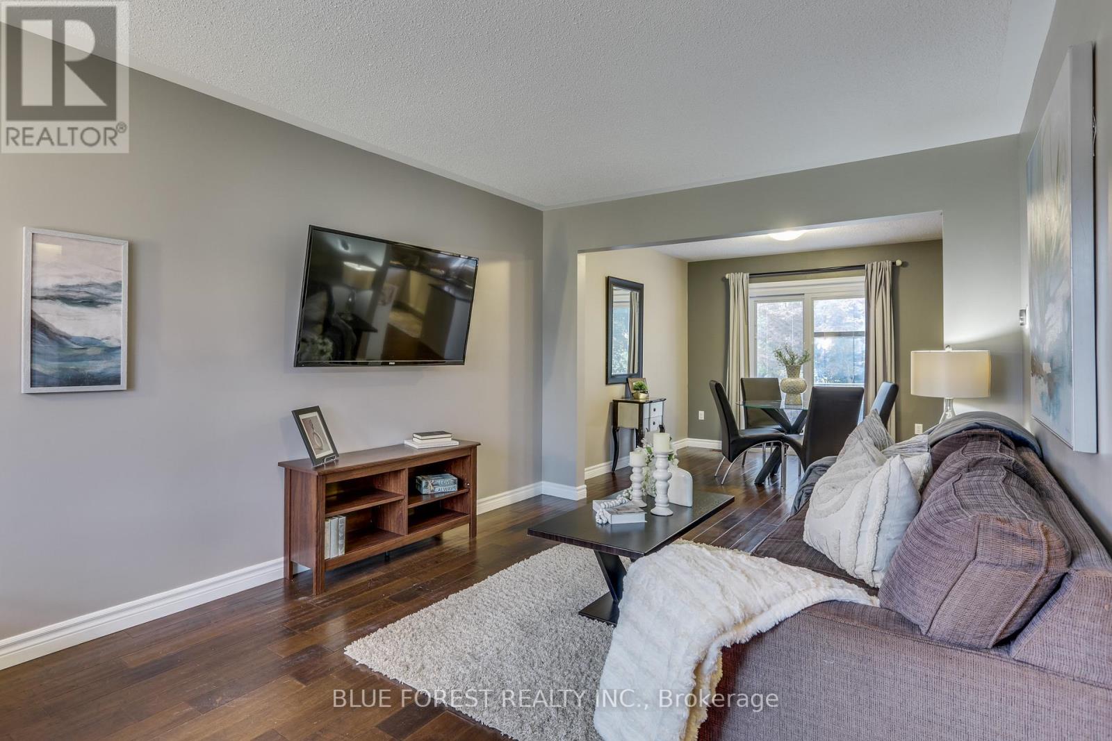 27 Loggers Grove, London East, Ontario  N5W 5Y9 - Photo 5 - X12516210