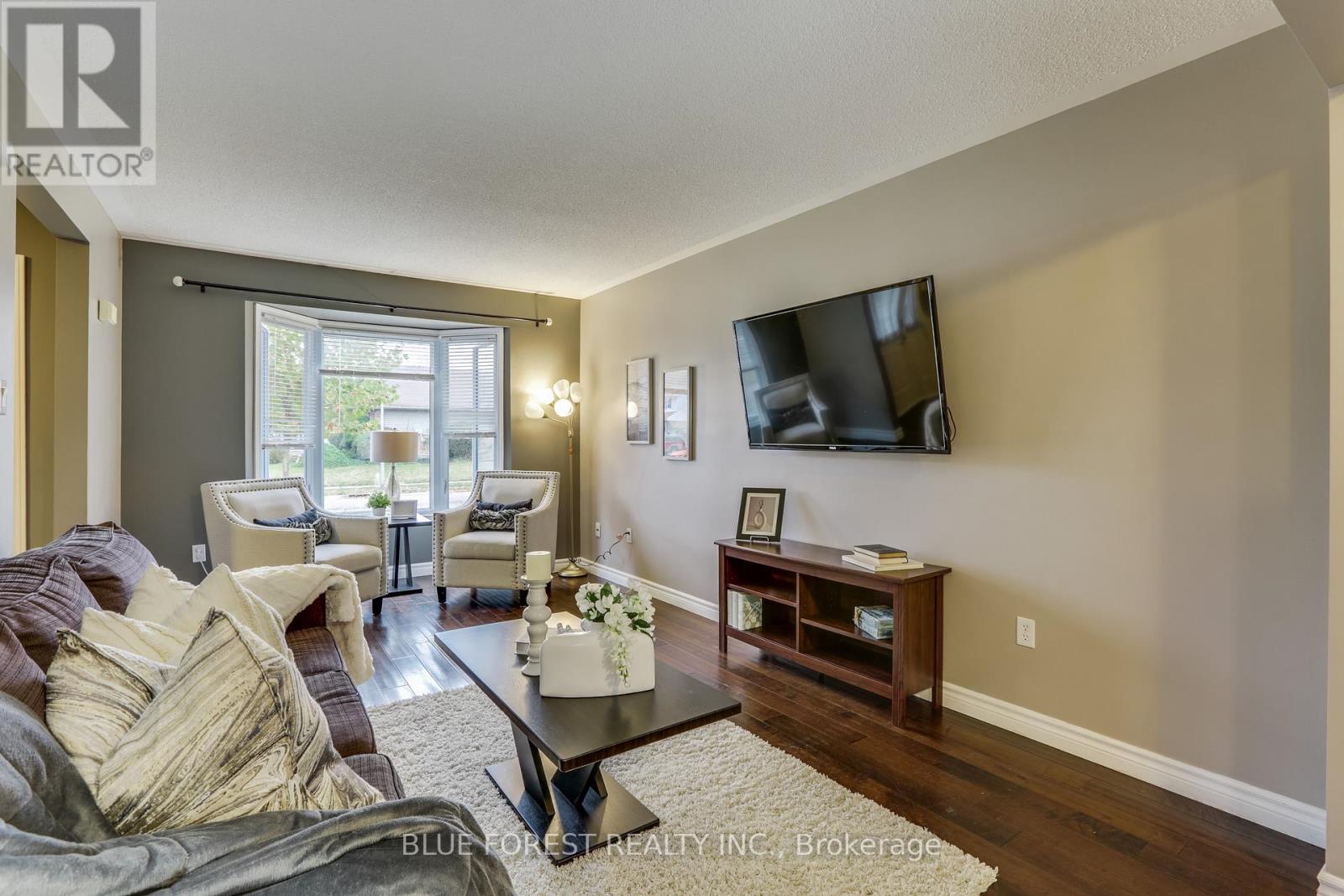 27 Loggers Grove, London East, Ontario  N5W 5Y9 - Photo 7 - X12516210