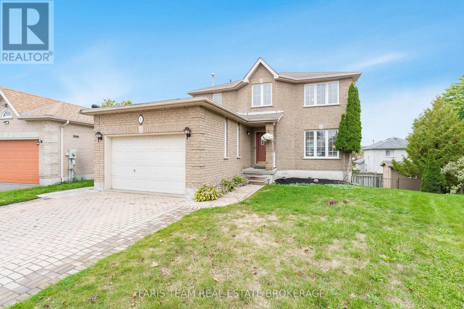 7 ROUND LEAF COURT, barrie (holly), Ontario