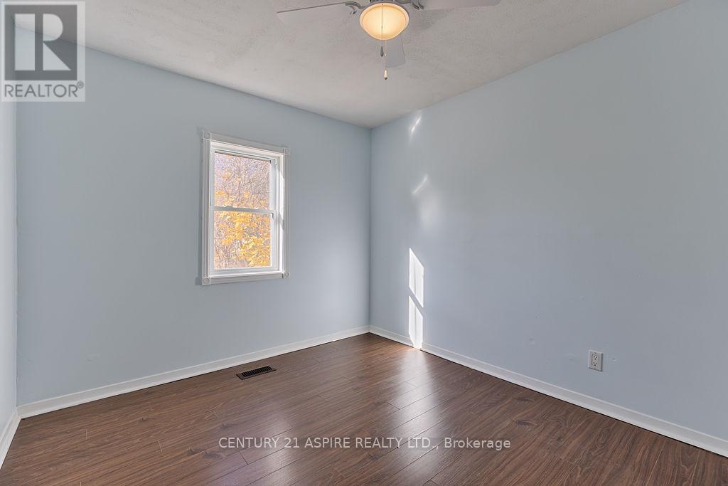 208 Golf Course Road, Laurentian Valley, Ontario  K8A 7B3 - Photo 10 - X12516048