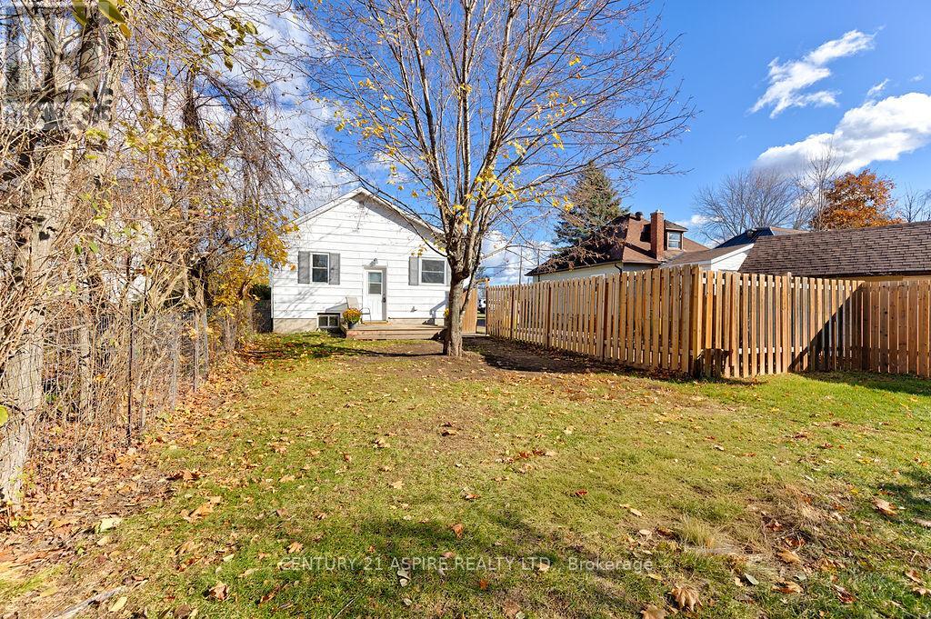 208 Golf Course Road, Laurentian Valley, Ontario  K8A 7B3 - Photo 24 - X12516048