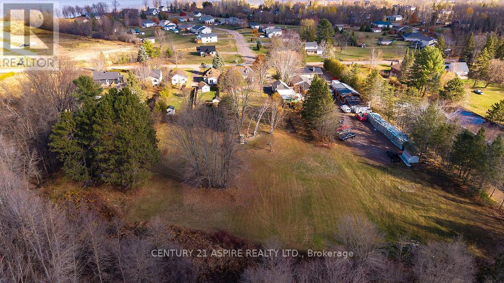 208 Golf Course Road, Laurentian Valley, Ontario  K8A 7B3 - Photo 26 - X12516048