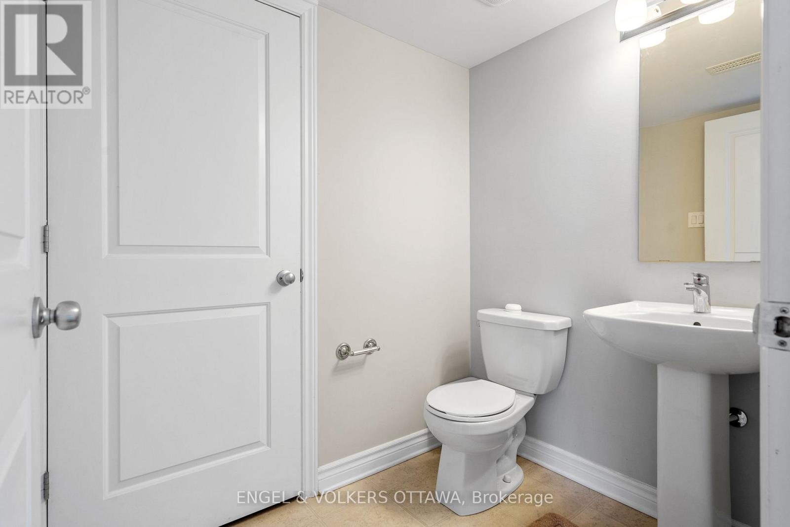 B - 743 Magnolia Street, Ottawa, Ontario K4A 1B7 - Photo 11 - X12516046