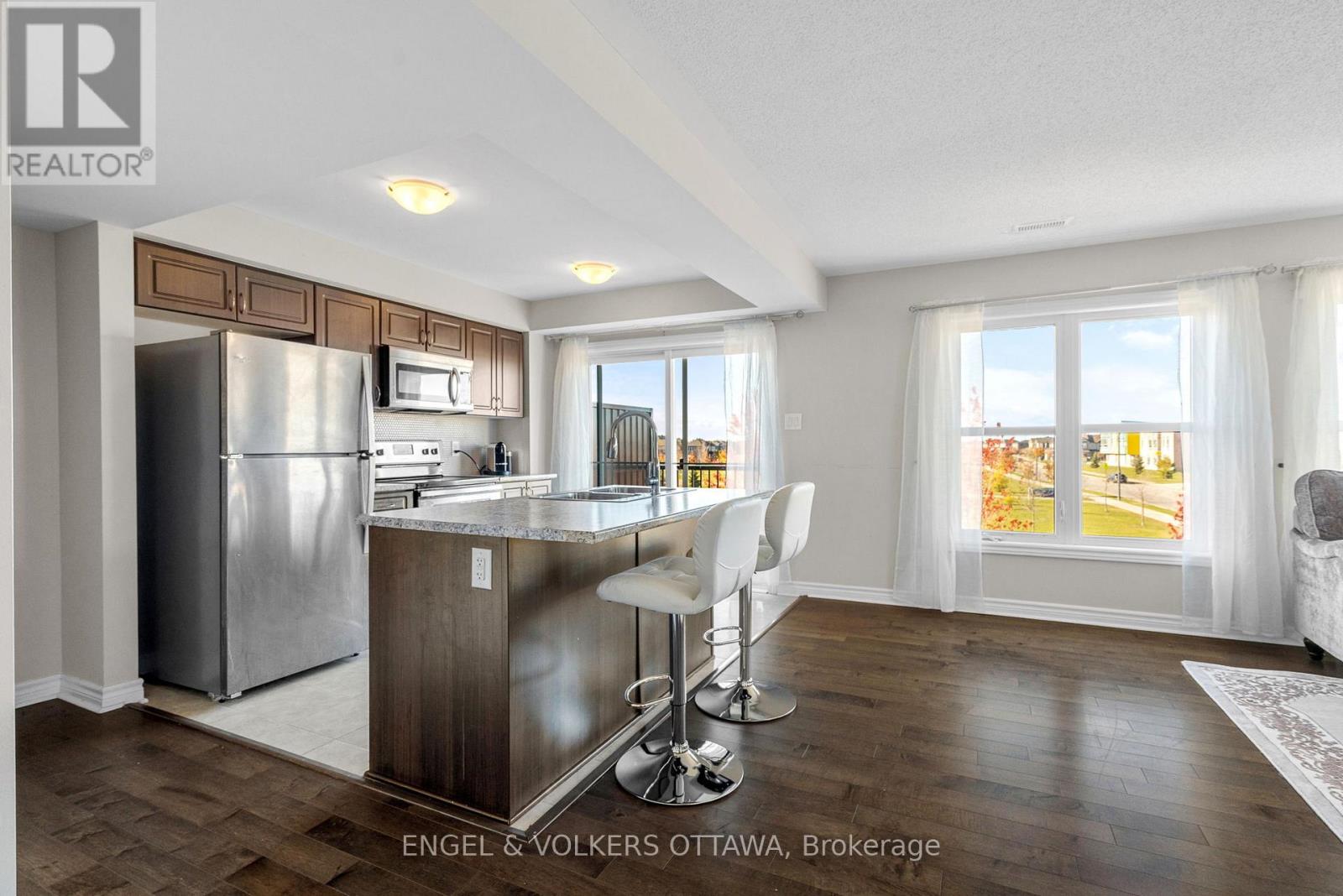 B - 743 Magnolia Street, Ottawa, Ontario K4A 1B7 - Photo 5 - X12516046