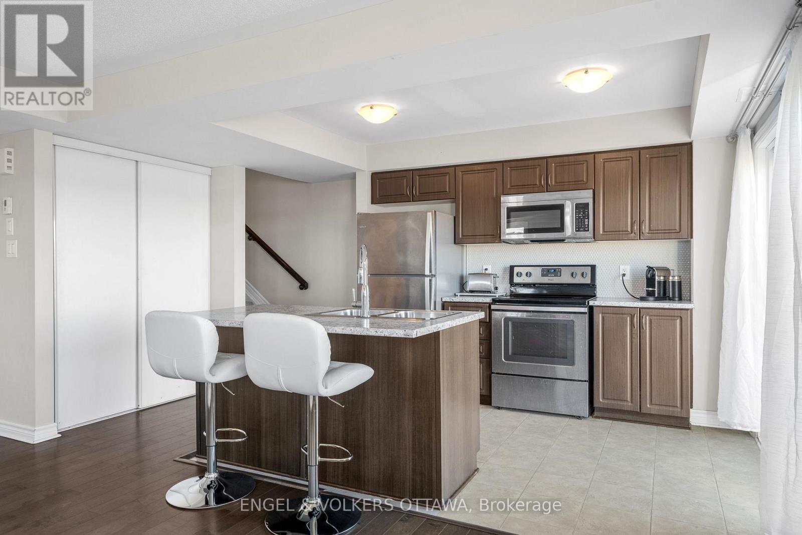 B - 743 Magnolia Street, Ottawa, Ontario K4A 1B7 - Photo 6 - X12516046