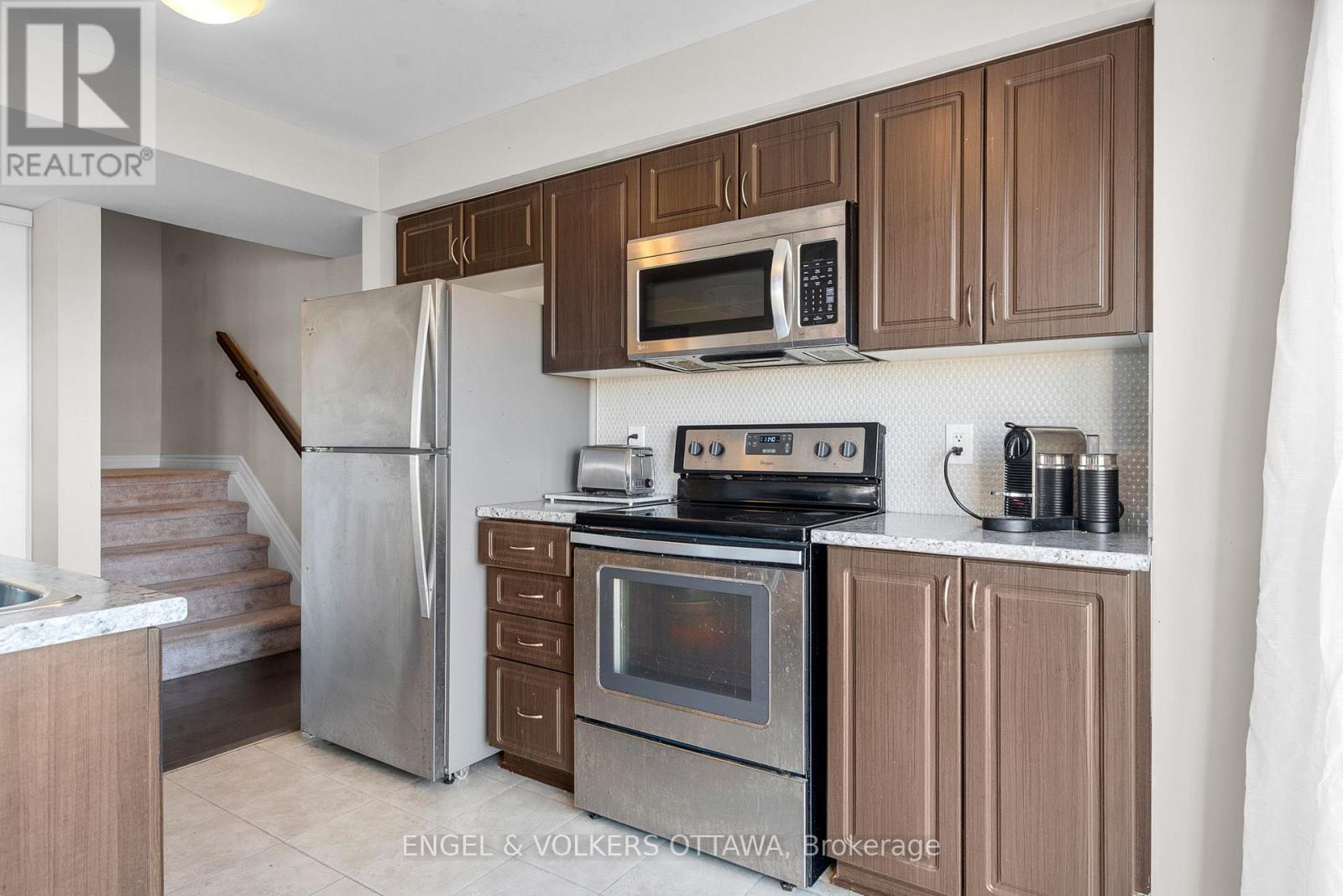 B - 743 Magnolia Street, Ottawa, Ontario K4A 1B7 - Photo 7 - X12516046