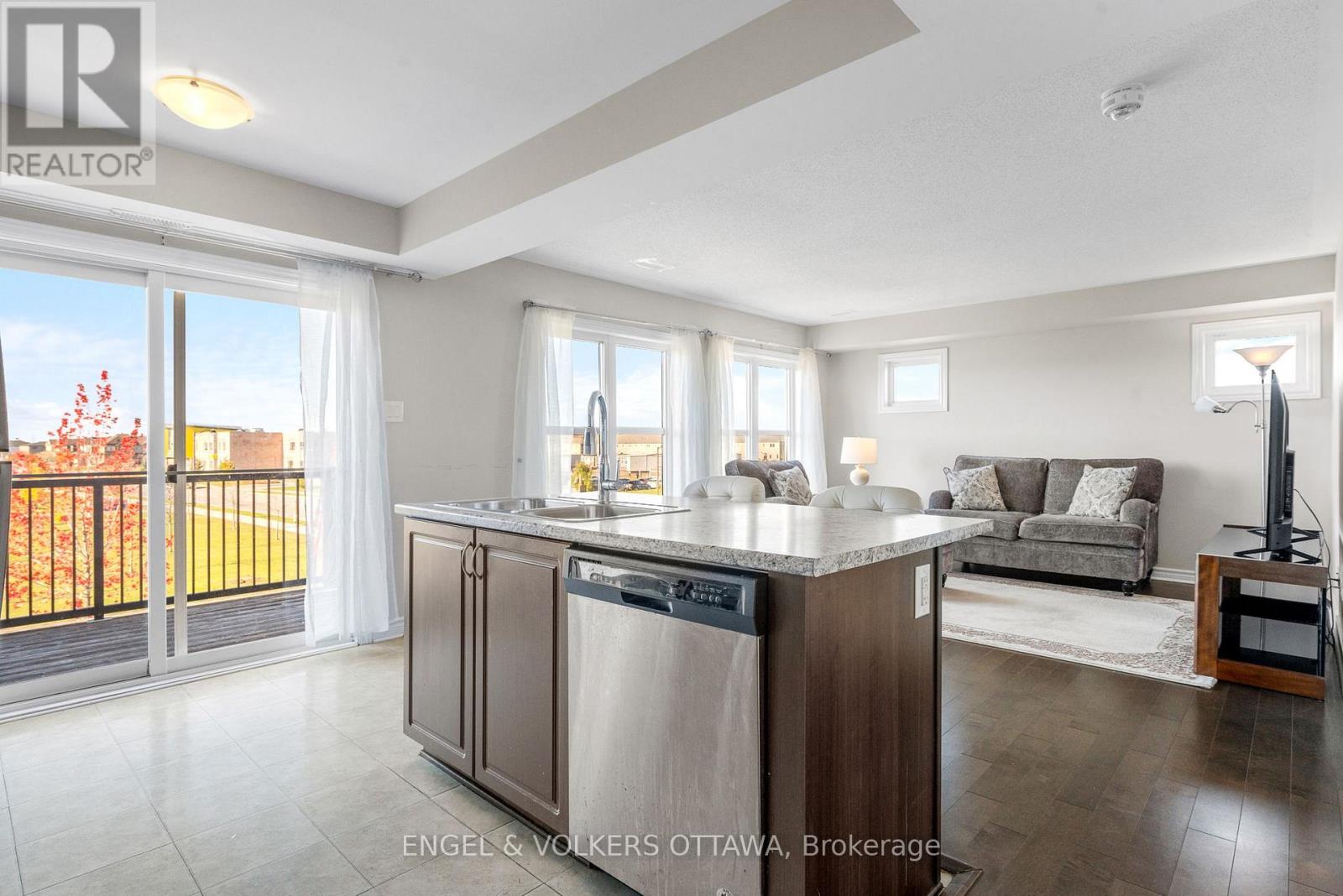 B - 743 Magnolia Street, Ottawa, Ontario K4A 1B7 - Photo 8 - X12516046