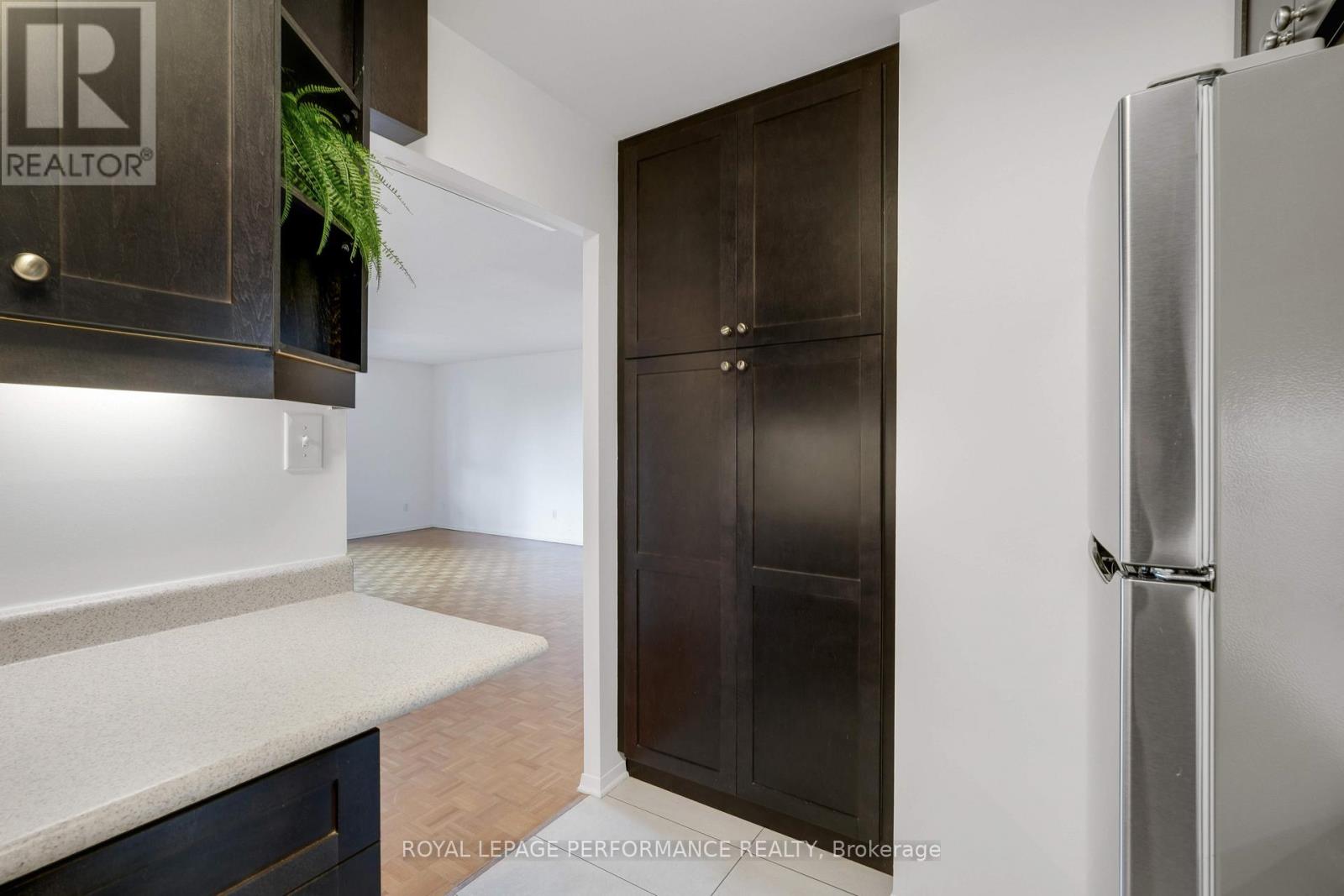 308 - 475 Laurier Avenue W, Ottawa, Ontario K1R 7X1 - Photo 12 - X12516446