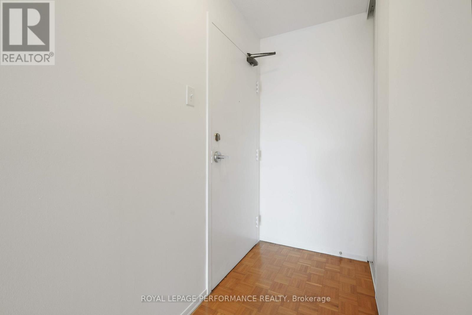 308 - 475 Laurier Avenue W, Ottawa, Ontario K1R 7X1 - Photo 3 - X12516446