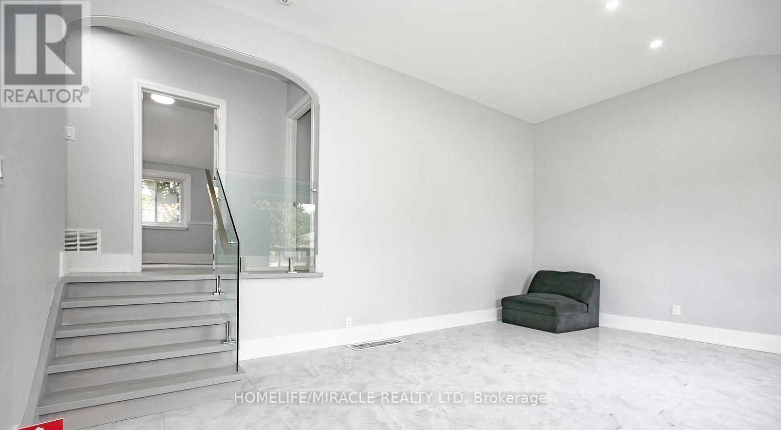 76 Raylawn Crescent, Halton Hills, Ontario  L7G 4N1 - Photo 11 - W12515896