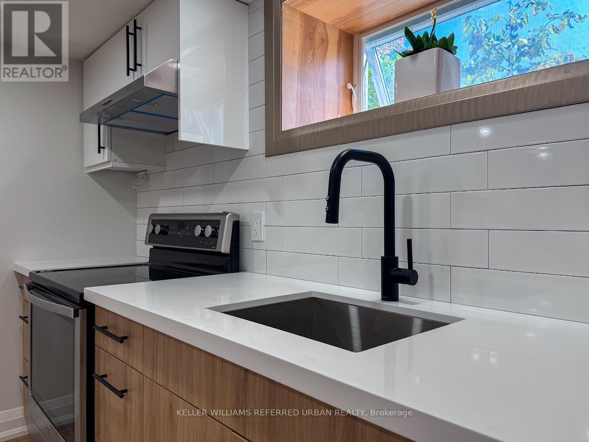 LOWER - 18 SUNSET TRAIL, Toronto, Ontario