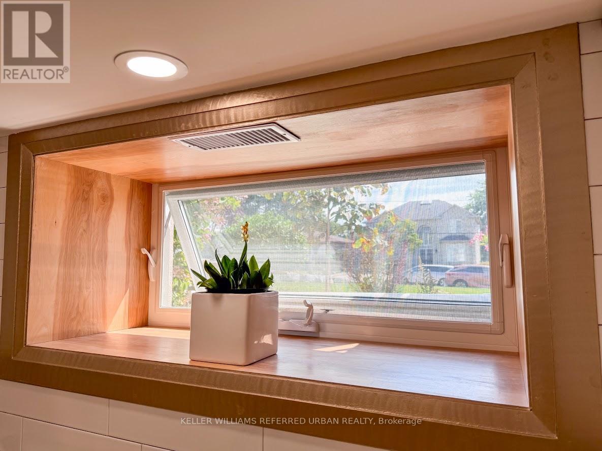 Lower - 18 Sunset Trail, Toronto, Ontario  M9M 1J5 - Photo 16 - W12515974