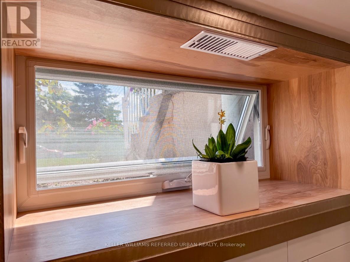 Lower - 18 Sunset Trail, Toronto, Ontario  M9M 1J5 - Photo 2 - W12515974