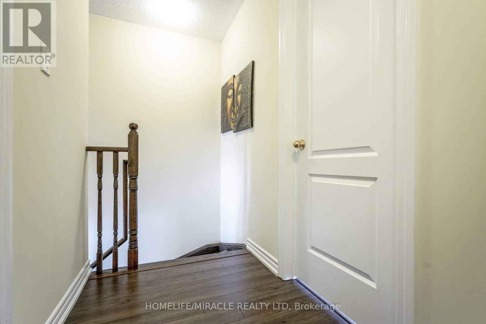 8 Hobart Gardens, Brampton, Ontario  L6Z 0B4 - Photo 10 - W12515982