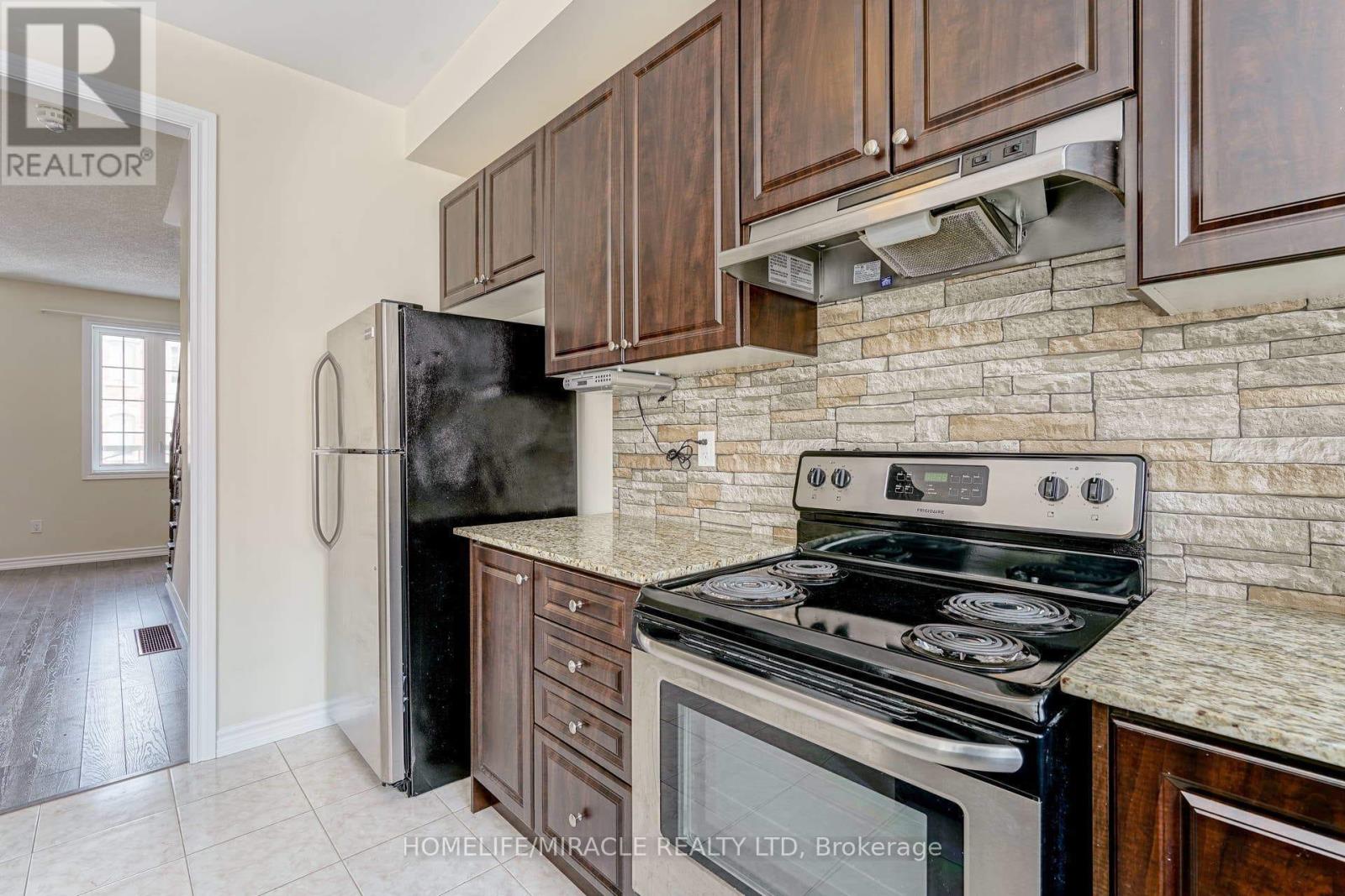 8 Hobart Gardens, Brampton, Ontario  L6Z 0B4 - Photo 11 - W12515982