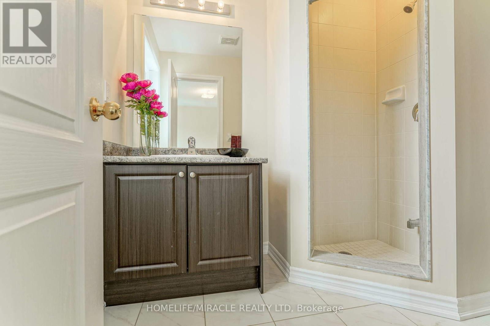 8 Hobart Gardens, Brampton, Ontario  L6Z 0B4 - Photo 14 - W12515982