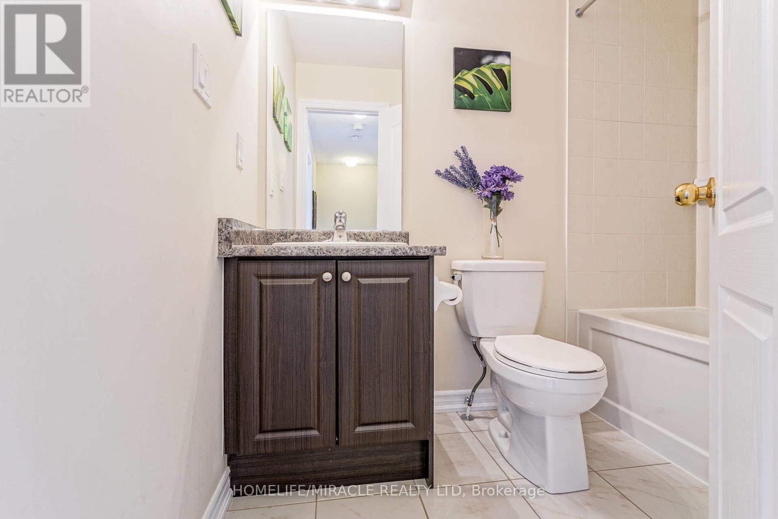 8 Hobart Gardens, Brampton, Ontario  L6Z 0B4 - Photo 18 - W12515982