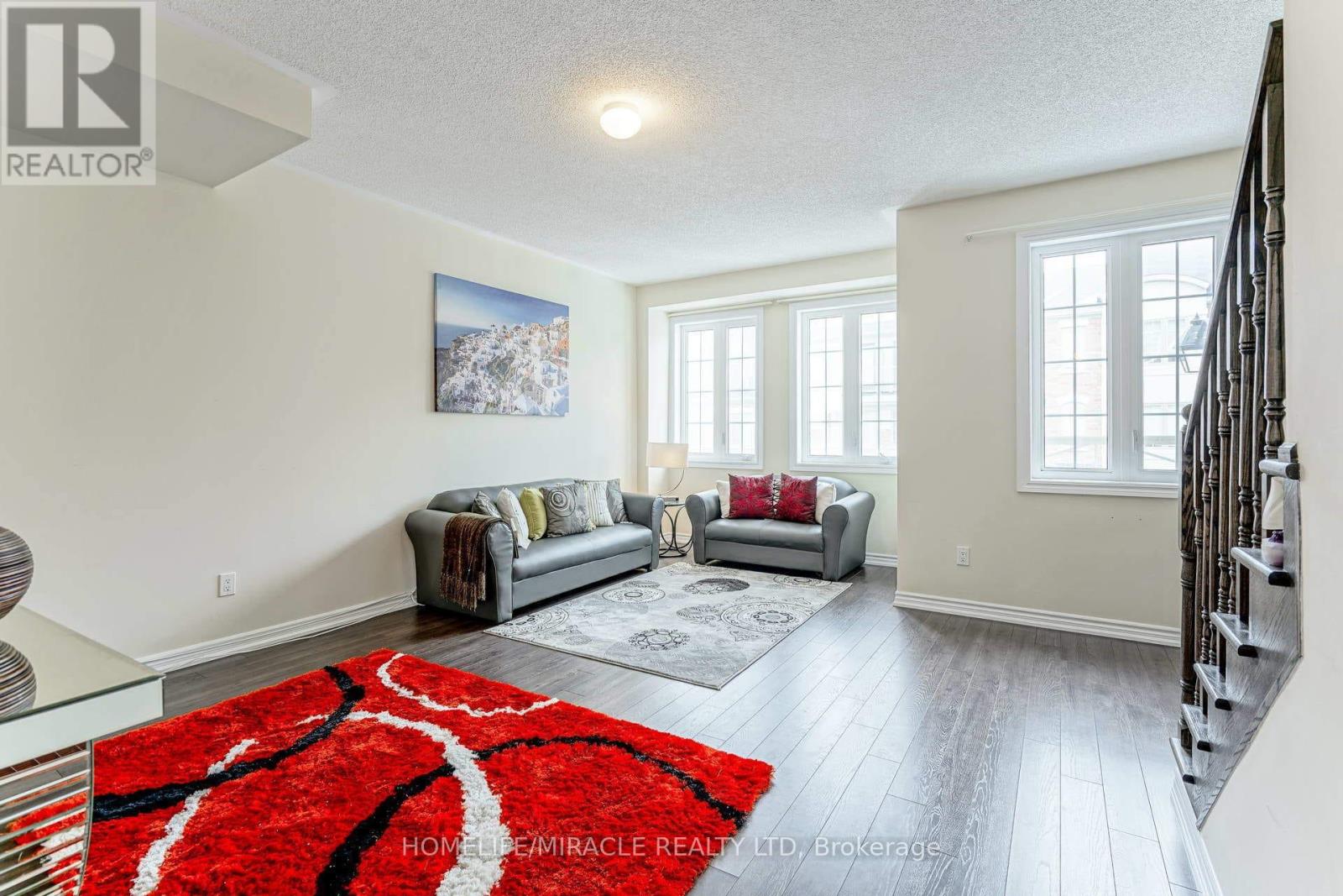 8 Hobart Gardens, Brampton, Ontario  L6Z 0B4 - Photo 5 - W12515982