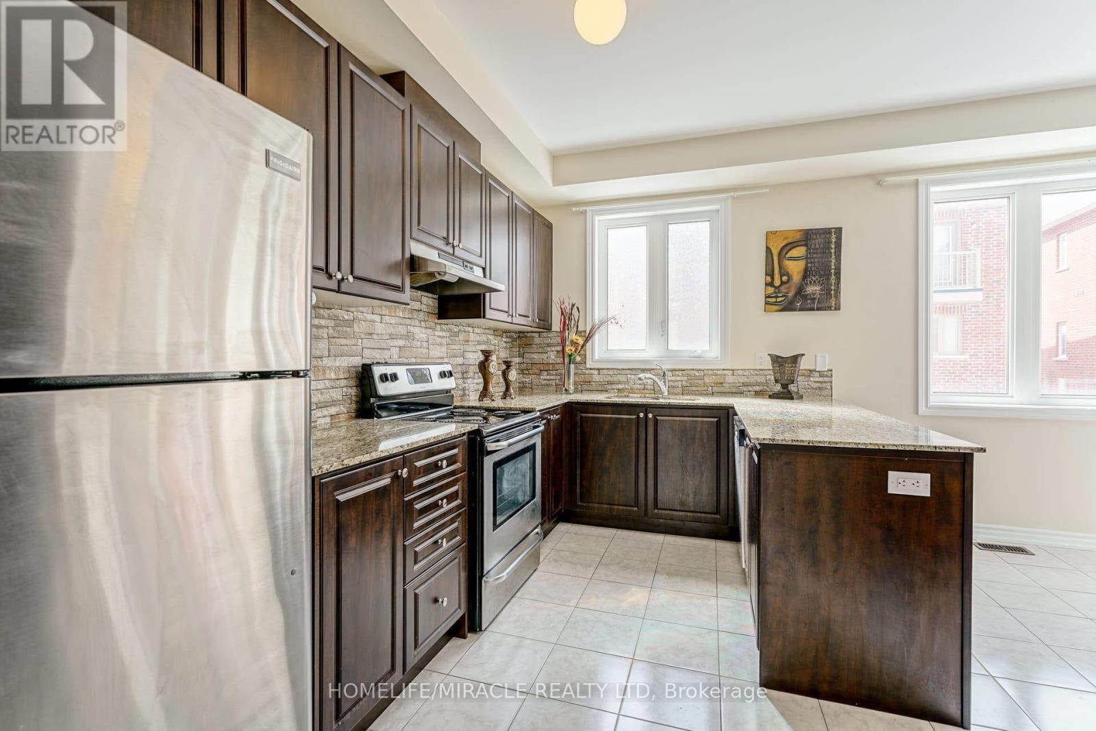 8 Hobart Gardens, Brampton, Ontario  L6Z 0B4 - Photo 7 - W12515982