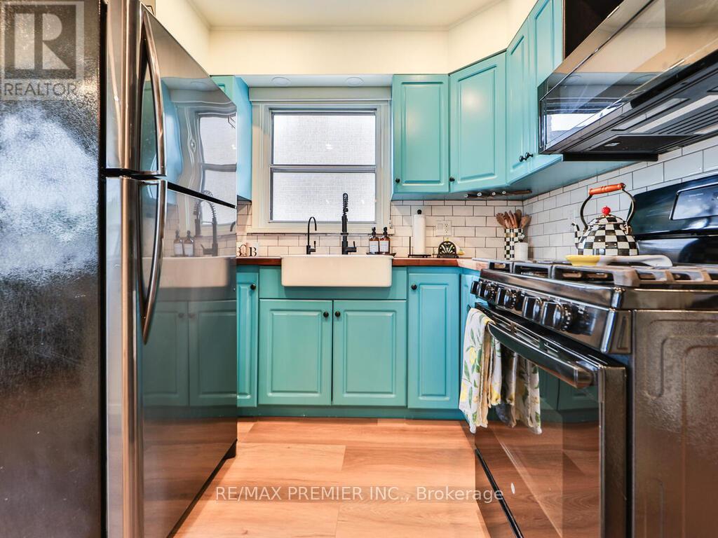 1223 Glencairn Avenue, Toronto, Ontario  M6B 2B6 - Photo 16 - W12516012