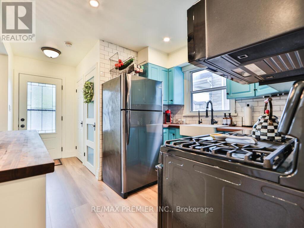 1223 Glencairn Avenue, Toronto, Ontario  M6B 2B6 - Photo 19 - W12516012