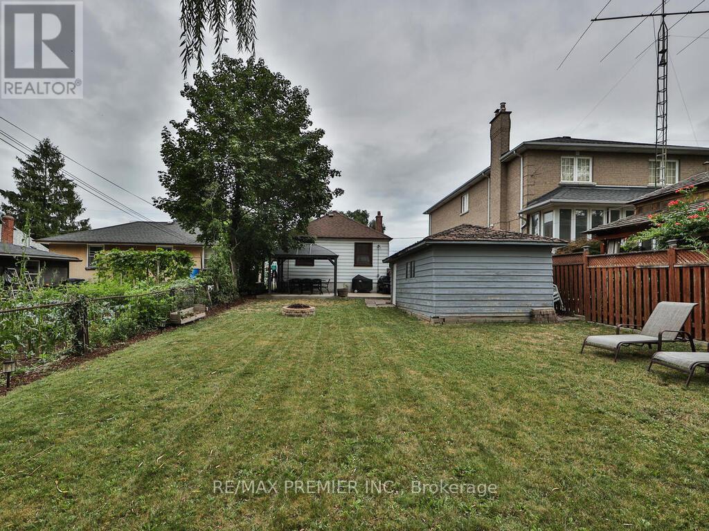 1223 Glencairn Avenue, Toronto, Ontario  M6B 2B6 - Photo 39 - W12516012