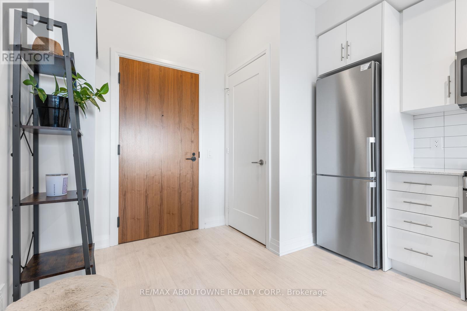 621 - 509 Dundas Street W, Oakville, Ontario  L6M 5P4 - Photo 3 - W12516022