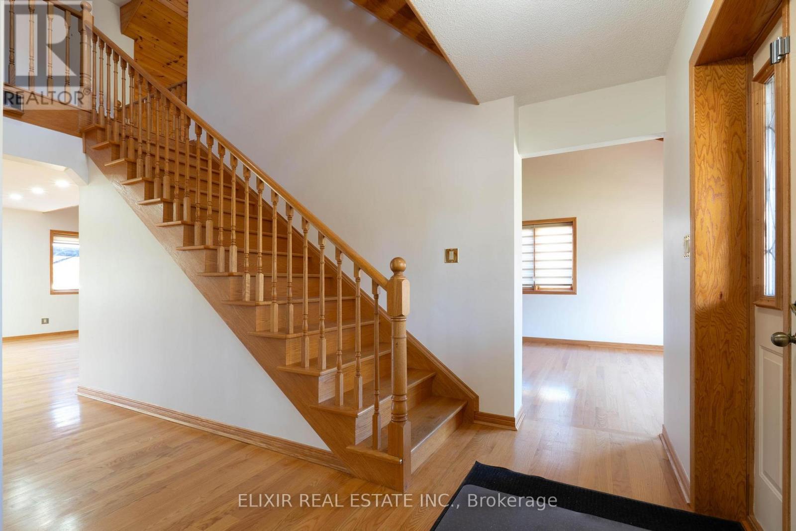 34 Brawton Drive, Caledon, Ontario  L7E 0E1 - Photo 5 - W12516026