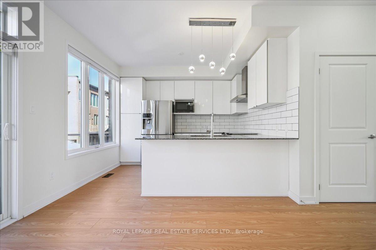 310 Squire Crescent, Oakville, Ontario  L6H 0L9 - Photo 12 - W12516028