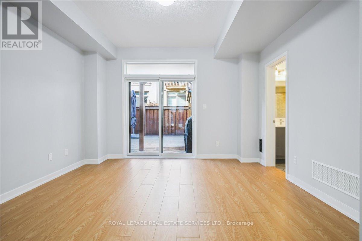 310 Squire Crescent, Oakville, Ontario  L6H 0L9 - Photo 4 - W12516028