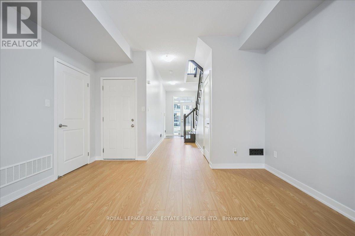 310 Squire Crescent, Oakville, Ontario  L6H 0L9 - Photo 5 - W12516028