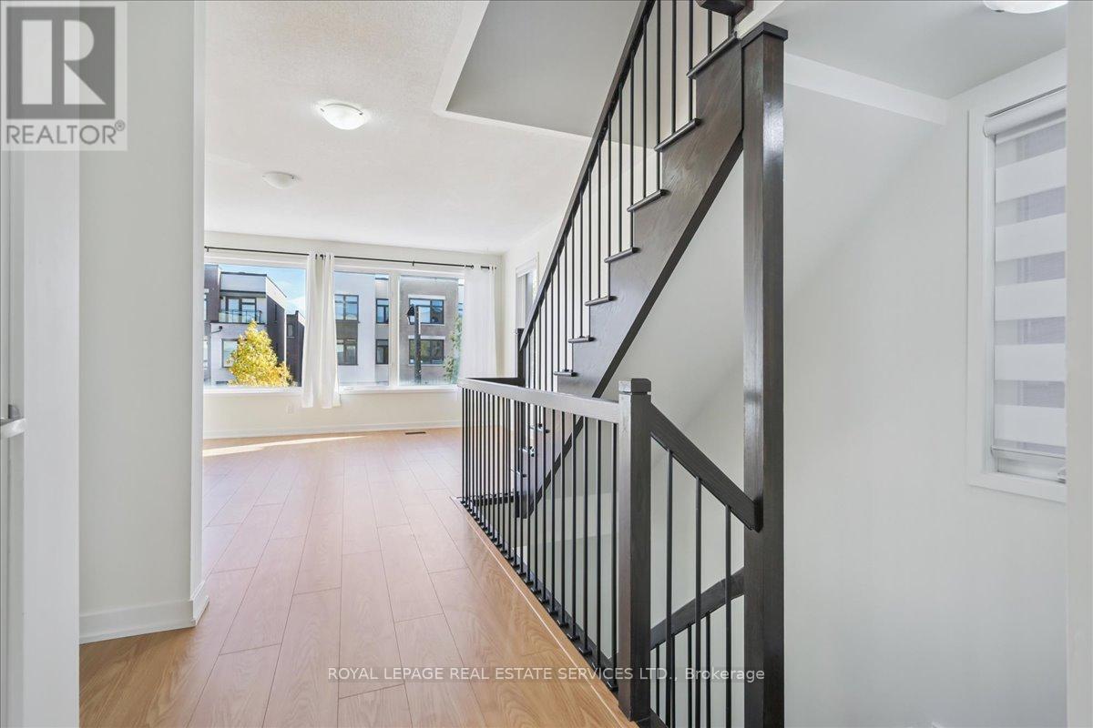 310 Squire Crescent, Oakville, Ontario  L6H 0L9 - Photo 7 - W12516028